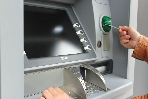 Nếu không rút được tiền, game thủ cần liên hệ ngân hàng để được hướng dẫn xử lý